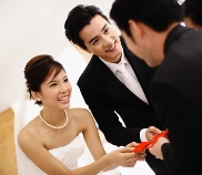 Gửi thiệp mời cưới - Chuyện tưởng chừng đơn giản!